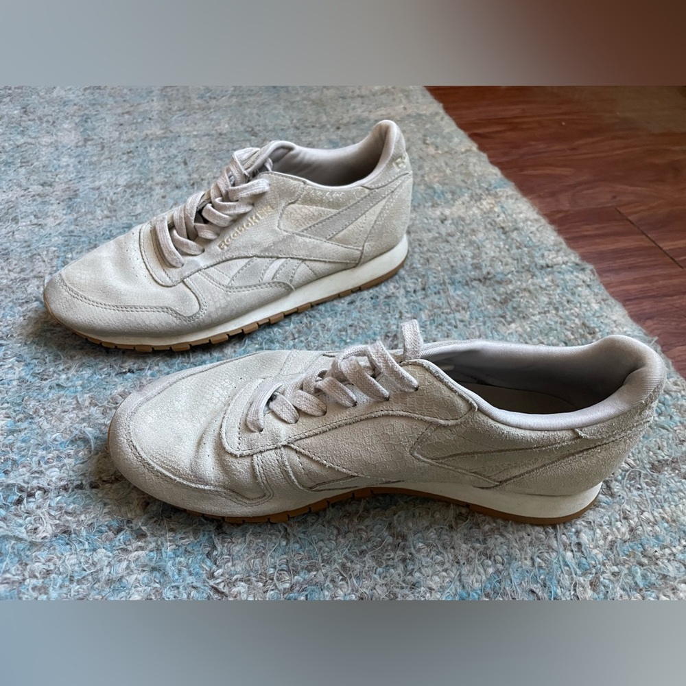 Reebok Classic Women's Size 7 Tan Suede Snake Skin Embossed Low Top Shoe BS8227